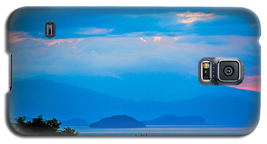 New Zealand Landscapes Sunsets Galaxy S5 Case featuring the photograph Color Over the Lake by Rick Bragan
