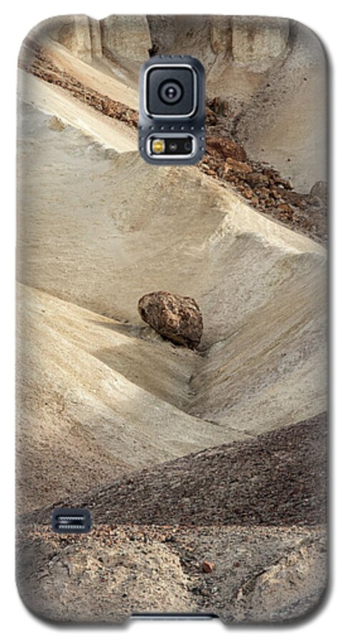 Southwest Galaxy S5 Case featuring the photograph Crossing Paths - Death Valley by Sandra Bronstein
