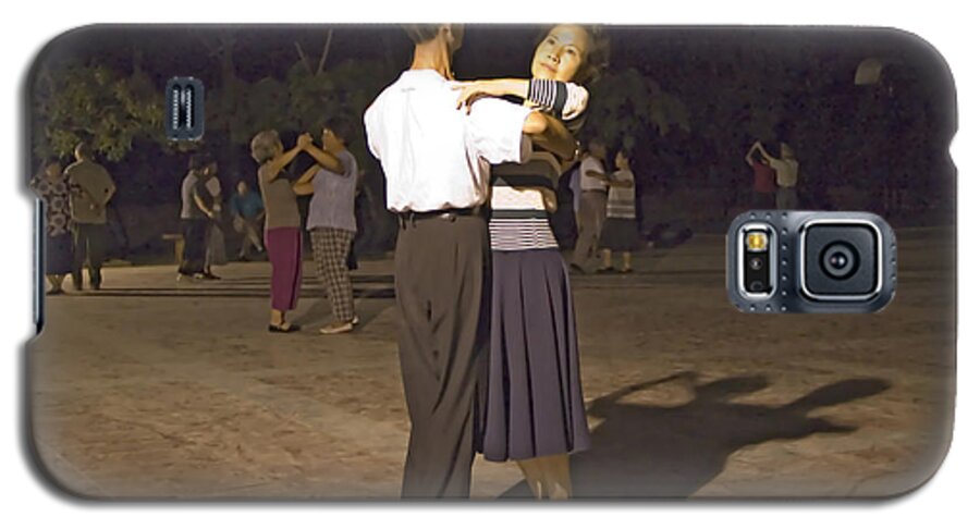 China Galaxy S5 Case featuring the photograph Dancing Couple by R Thomas Berner