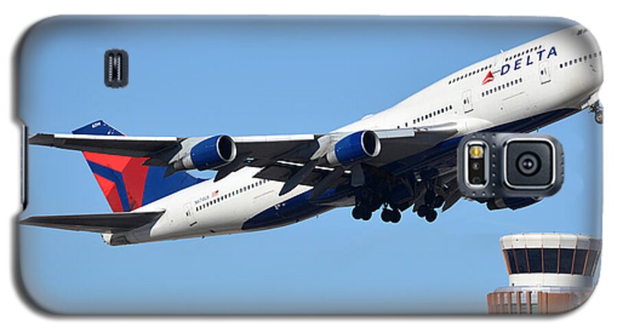 Airplane Galaxy S5 Case featuring the photograph Delta Boeing 747-451 N674US Phoenix Sky Harbor January 12 2015 by Brian Lockett