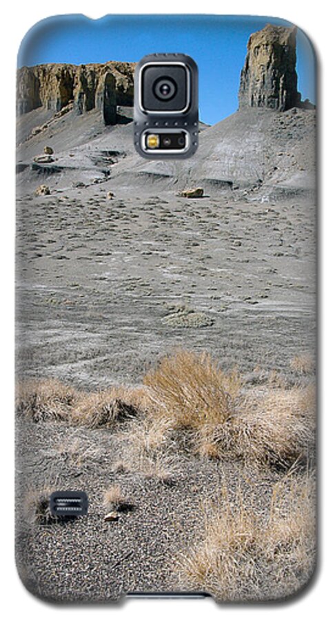 Desert Galaxy S5 Case featuring the photograph Desert Vista by Mike Evangelist