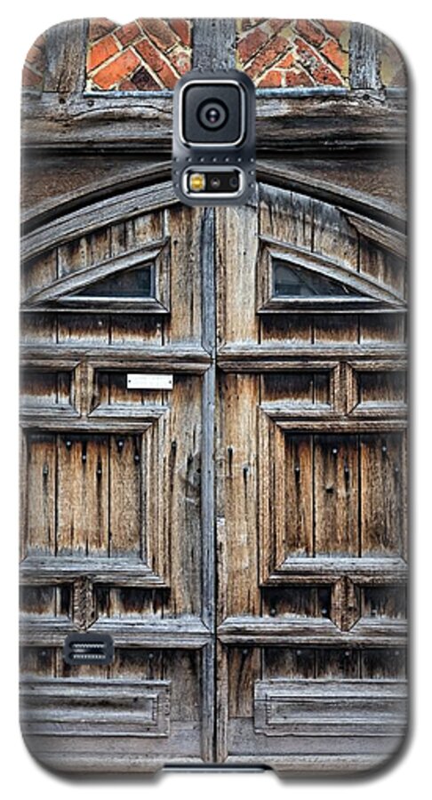 England Galaxy S5 Case featuring the photograph Door to Henry VIII Hunting Lodge - Color by Chris Buff