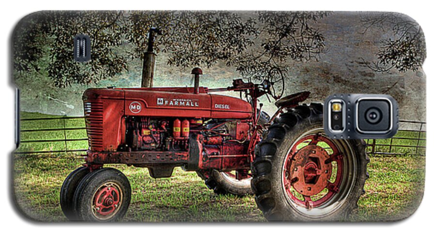 Farmall Tractor Galaxy S5 Case featuring the photograph Farmall In The Field by Michael Eingle