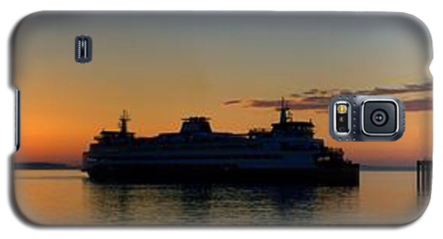 Ferry Galaxy S5 Case featuring the photograph Ferry boat arrives to Mukilteo Ferry Terminal by Alexander Fedin