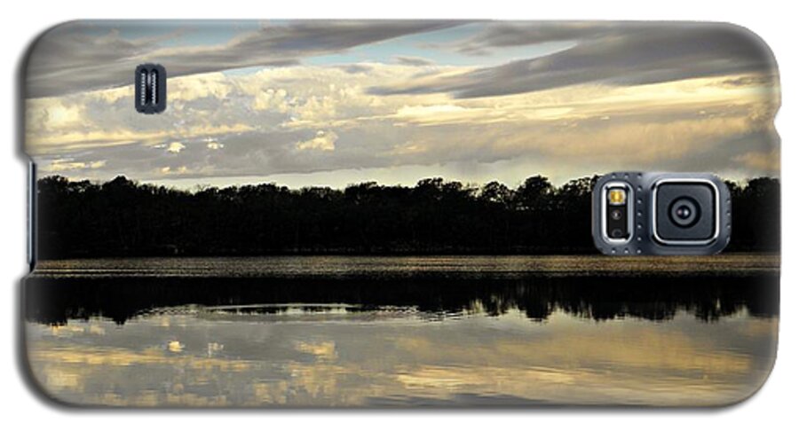 Sunrise Galaxy S5 Case featuring the photograph Fish Ring by Chris Berry