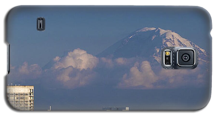 Seattle Galaxy S5 Case featuring the photograph Floating Mountain by Ed Clark