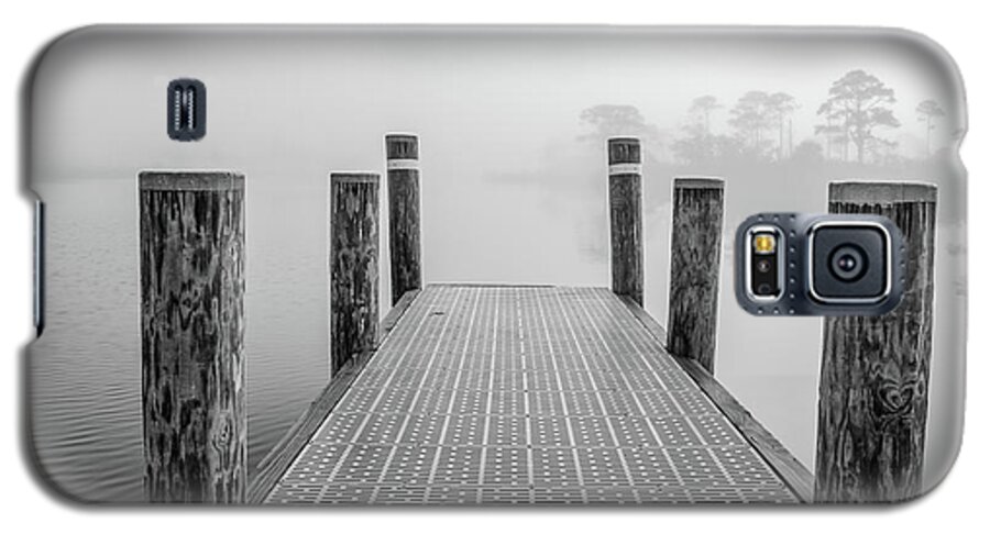 Canon 5dsr Galaxy S5 Case featuring the photograph Foggy Dock in Alabama by John McGraw