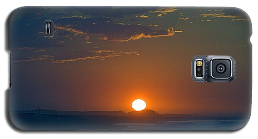 Sunrise Galaxy S5 Case featuring the photograph Full Sun Up by Newwwman