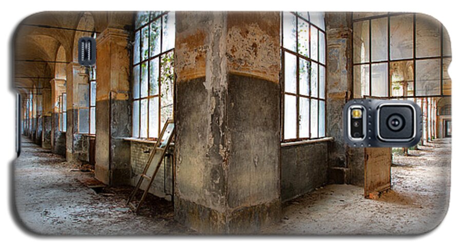Abandoned Galaxy S5 Case featuring the photograph Gateway to sanity - Abandoned building by Dirk Ercken