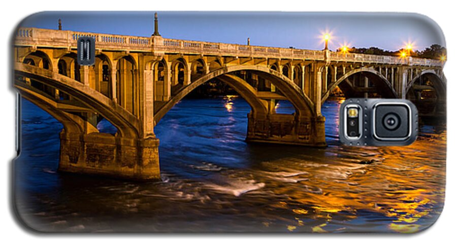 Gervais Street Bridge Galaxy S5 Case featuring the photograph Gervais Street Bridge at Twilight by Charles Hite