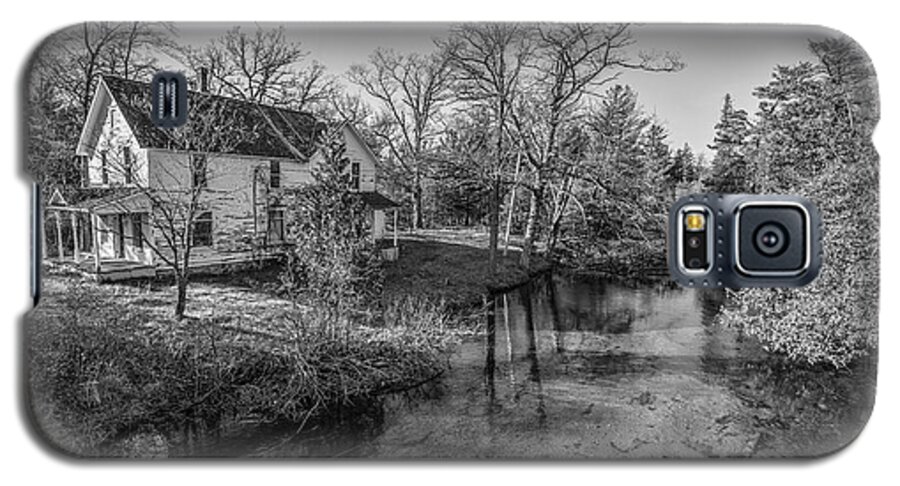 Black And White Galaxy S5 Case featuring the photograph Glen Arbor House and River by John McGraw