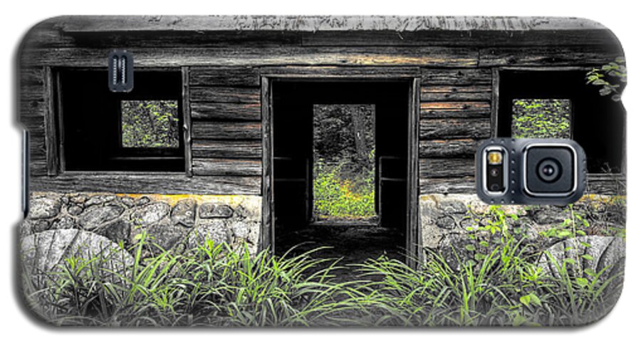 Cabin Galaxy S5 Case featuring the photograph Granite House by John Meader