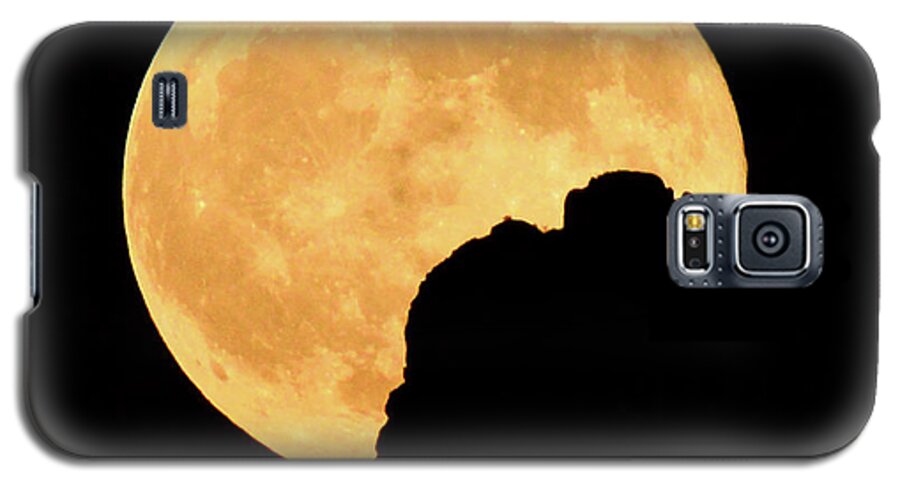 Harvest Galaxy S5 Case featuring the photograph Harvest Moon Rising Superstition Mountain by Joanne West