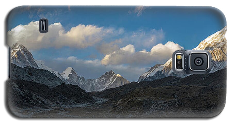 Everest Galaxy S5 Case featuring the photograph Heading to Everest Base Camp by Mike Reid