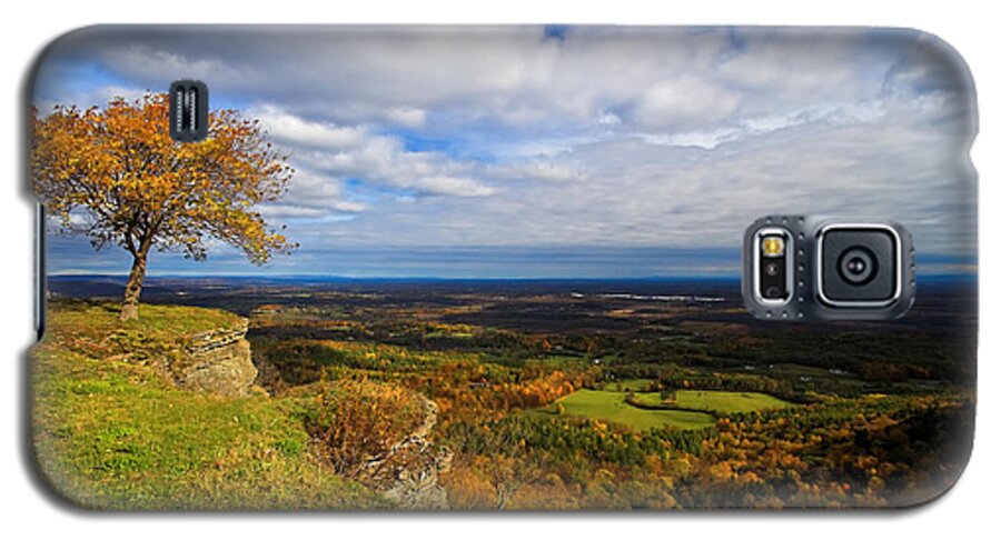 Autumn Galaxy S5 Case featuring the photograph Heldeberg Fall by Neil Shapiro