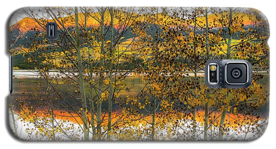 Fall Galaxy S5 Case featuring the photograph In Early Morning light by Tim Reaves