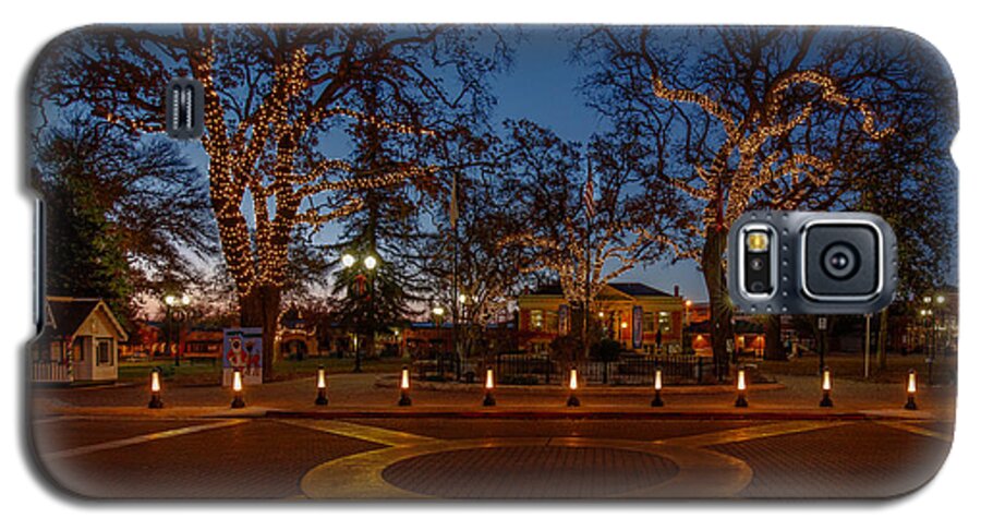 Paso Robles Galaxy S5 Case featuring the photograph In the Center of Town at the Crack of Dawn by Tim Bryan