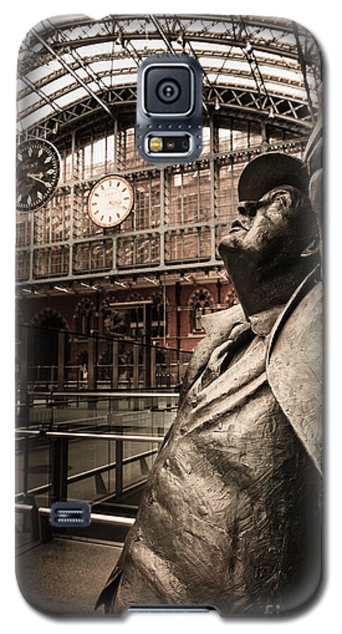 British Galaxy S5 Case featuring the photograph John Betjeman and Dent clockat St Pancras Railway Station by Peter Noyce