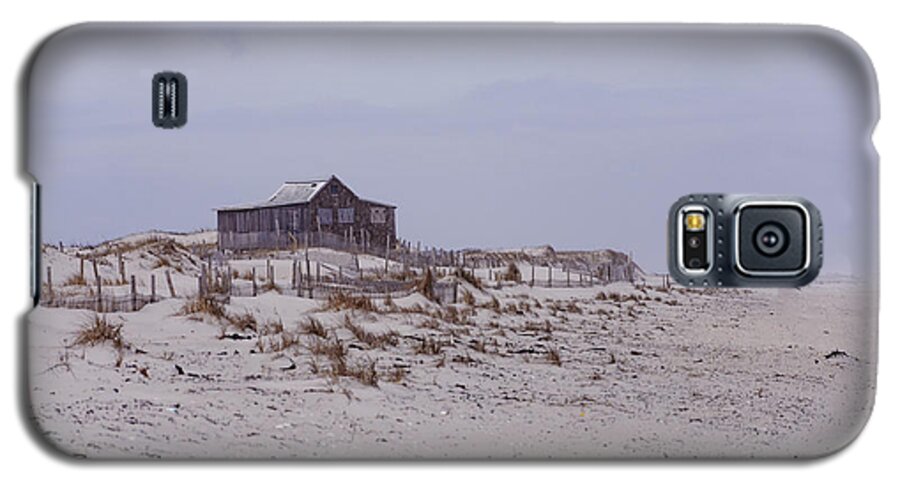Atmospheric Galaxy S5 Case featuring the photograph Judge's Shack by Debra Fedchin