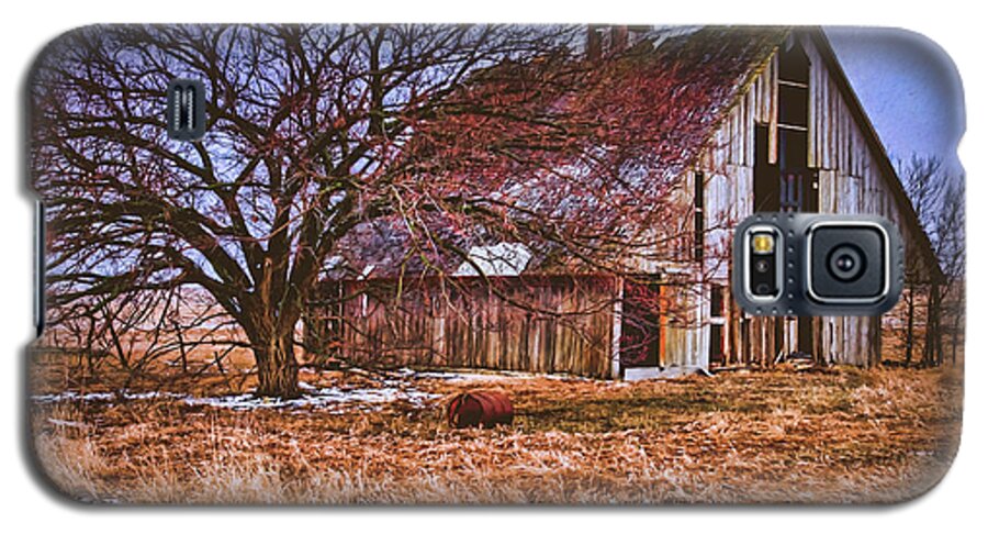 Barn Galaxy S5 Case featuring the photograph Kansas Countryside Old Barn by Anna Louise