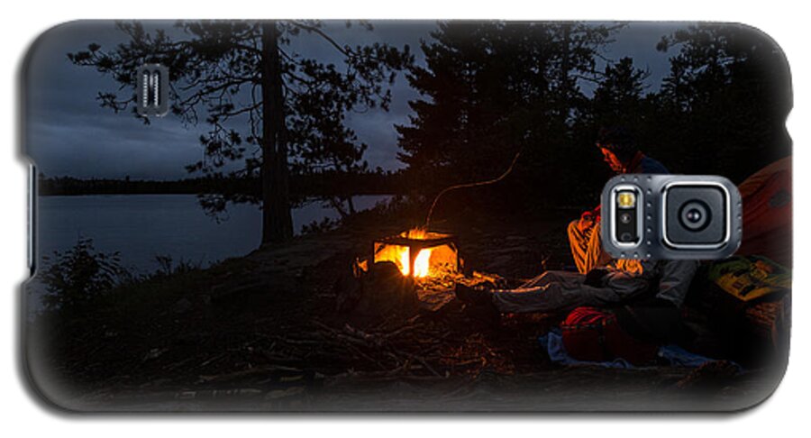 Boundary Waters Galaxy S5 Case featuring the photograph Keeping Warm by Paul Schultz