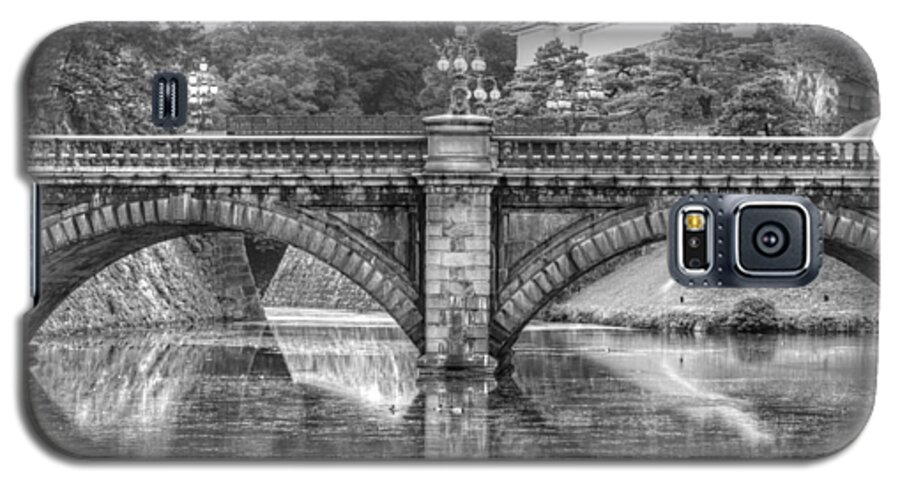 Tokyo Galaxy S5 Case featuring the photograph Kings bridge Tokyo by Bill Hamilton