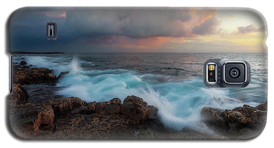 Kona Galaxy S5 Case featuring the photograph Kona Gold by Ryan Manuel