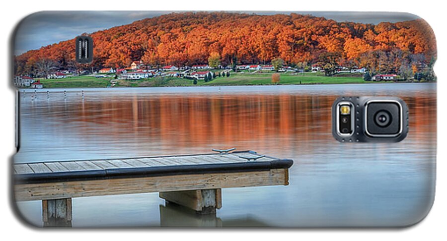 Lake Galaxy S5 Case featuring the photograph Autumn Red at Lake White by Jaki Miller