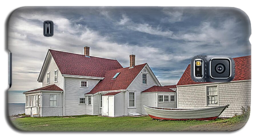 Monhegan Island Lighthouse Galaxy S5 Case featuring the photograph Keepers House at the Monheagn Lighthouse by Tom Cameron