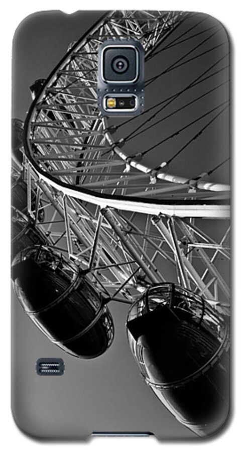 London Galaxy S5 Case featuring the photograph London Eye by David Pyatt