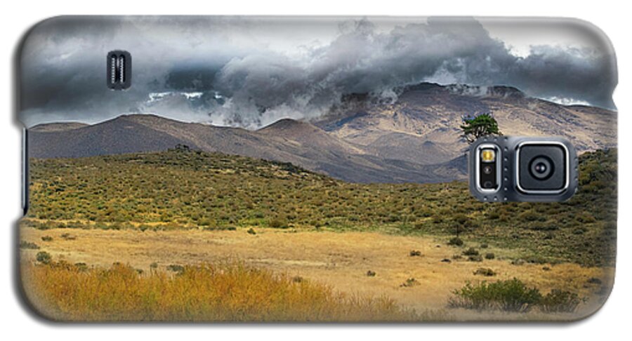 Lone Pine High Desert Nevada Galaxy S5 Case featuring the photograph Lone Pine High Desert Nevada by Frank Wilson