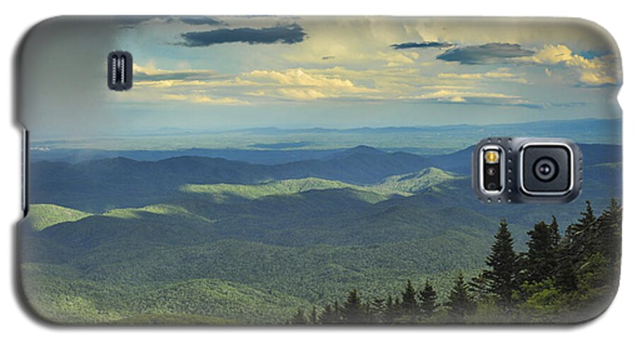 Grandfather Mountain Galaxy S5 Case featuring the photograph Looking Over the Valley by Joye Ardyn Durham
