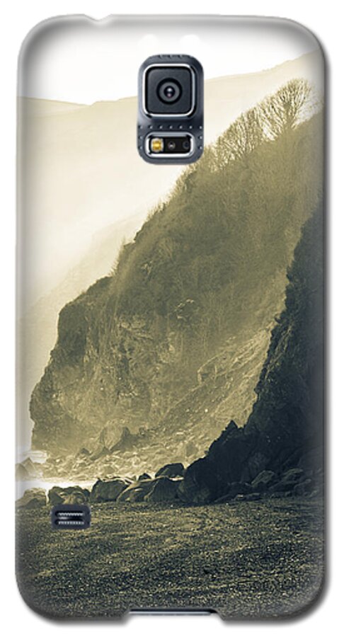 Sea Galaxy S5 Case featuring the photograph Lynmouth beach. by John Paul Cullen