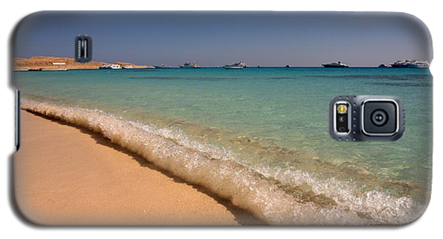 Waves Galaxy S5 Case featuring the photograph Mahmya Island Beach Waves by Aivar Mikko