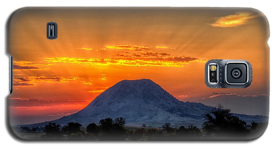 Landscape Galaxy S5 Case featuring the photograph Mato Paha, the Sacred Mountain by Fiskr Larsen