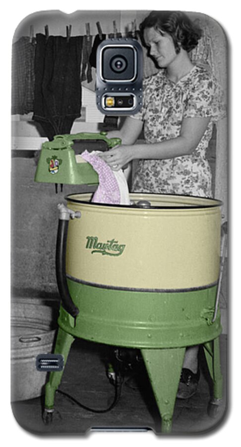 Washing Machine Galaxy S5 Case featuring the photograph Maytag Woman by Andrew Fare