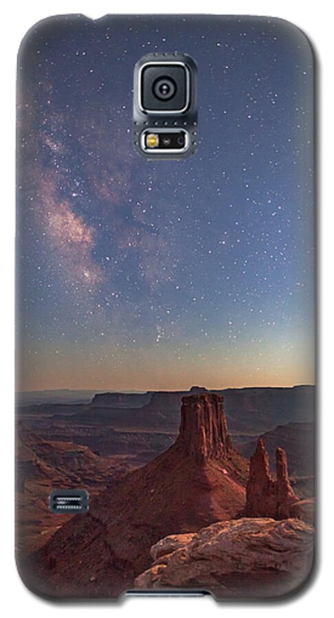 Moab Galaxy S5 Case featuring the photograph Milky Way at Twilight - Marlboro Point by Dan Norris