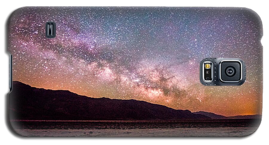 Milkyway Galaxy S5 Case featuring the photograph Milkyway over Death Valley by Jim DeLillo