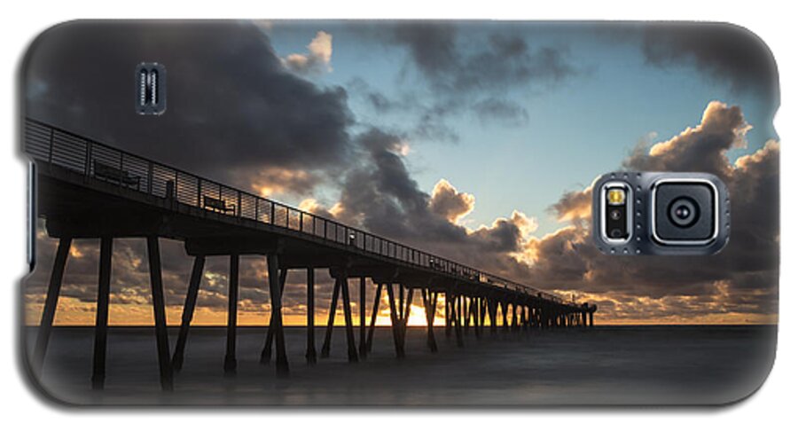 Beach Galaxy S5 Case featuring the photograph Misty Sunset by Ed Clark