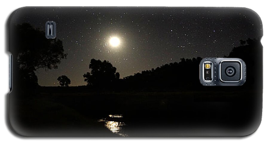 Palm Valley Galaxy S5 Case featuring the photograph Moon Set Over Palm Valley 2 by Paul Svensen