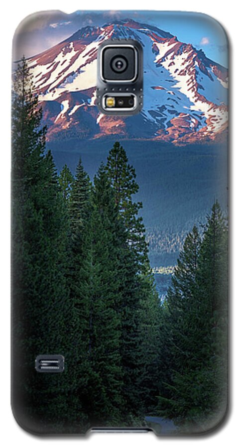 Af Zoom 24-70mm F/2.8g Galaxy S5 Case featuring the photograph Mount Shasta - a Roadside View by John Hight