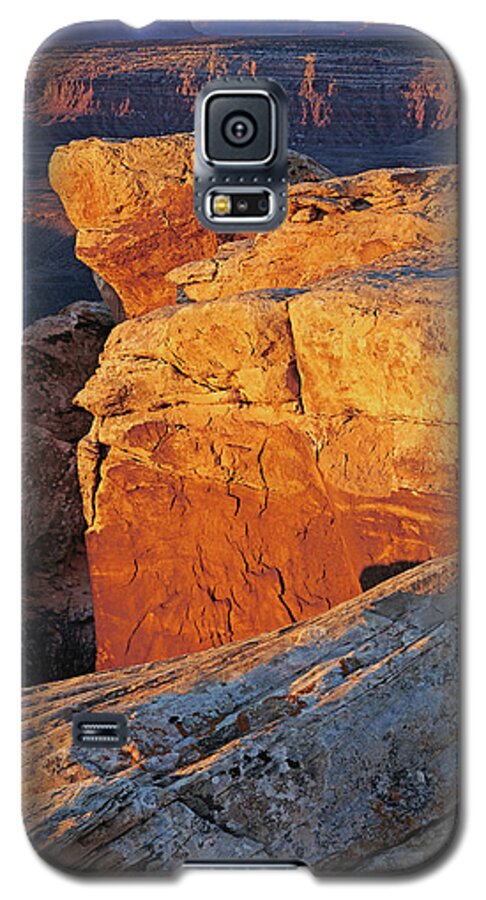 Utah Galaxy S5 Case featuring the photograph Muley Point Sunrise-V by Tom Daniel