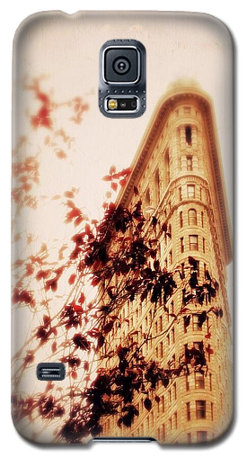 Flatiron Building Galaxy S5 Case featuring the photograph New York Nostalgia by Jessica Jenney