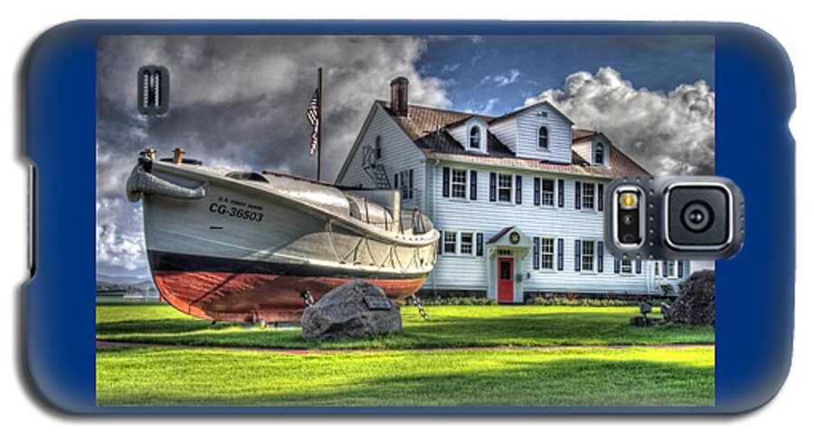 Hdr Galaxy S5 Case featuring the photograph Newport Coast Guard Station by Thom Zehrfeld