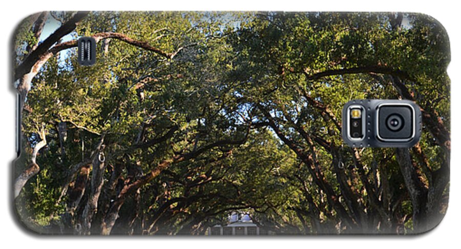 Oak Galaxy S5 Case featuring the photograph Oak Alley Plantation by Maggy Marsh