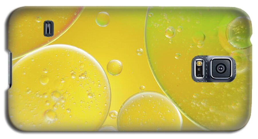 Water Galaxy S5 Case featuring the photograph Oil and water bubbles by Andy Myatt