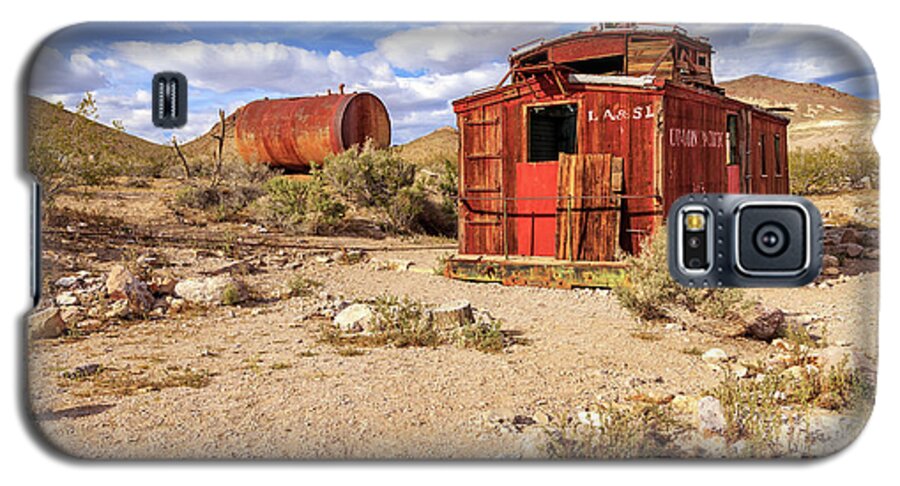 Caboose Galaxy S5 Case featuring the photograph Old Caboose At Rhyolite by James Eddy