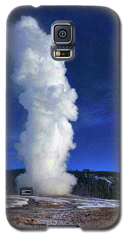 Old Faithful Eruption Galaxy S5 Case featuring the photograph Old Faithful in Winter by C Sitton
