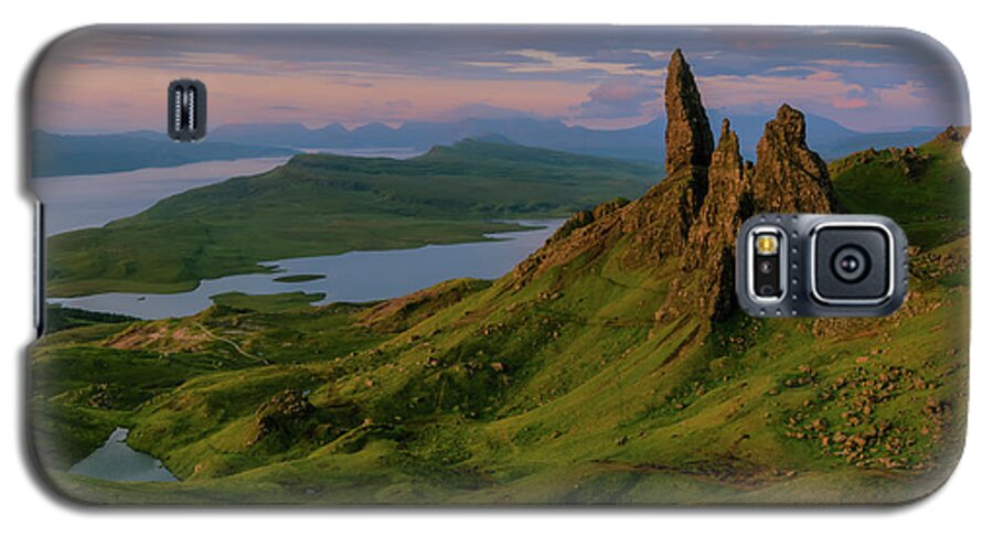Skye Galaxy S5 Case featuring the photograph Old Man of Storr by Rob Davies