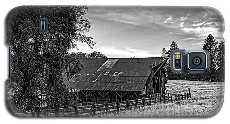 Old Building Galaxy S5 Case featuring the photograph Old Storage Barn by Bruce Bottomley